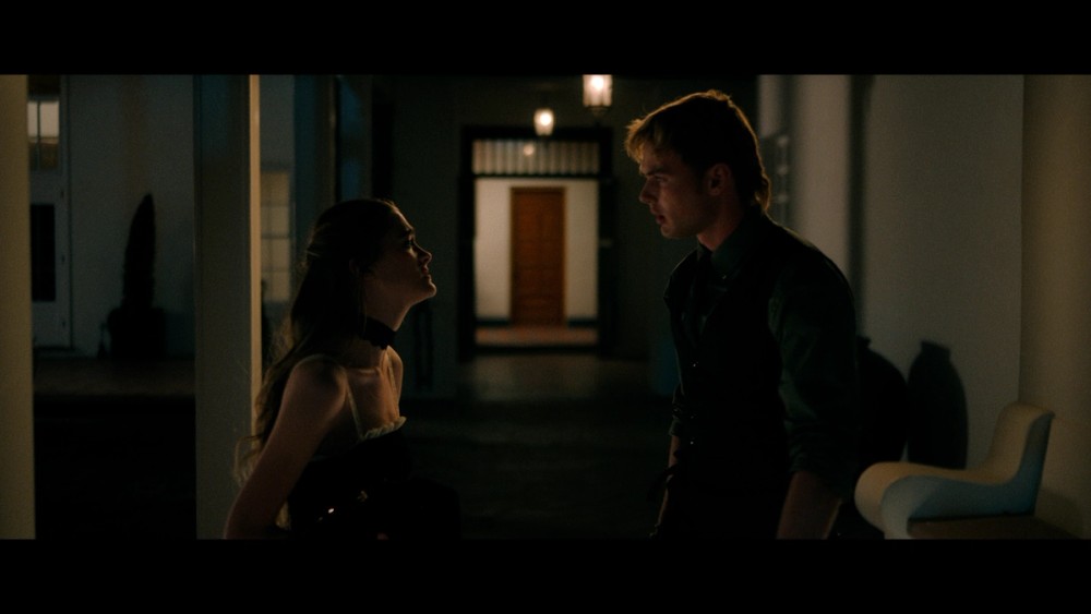 The medium of Lauren (Lizzy Greene) and Lucas (Garrett Wareing)